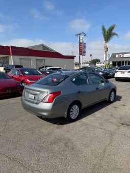 
										2012 Nissan versa full									
