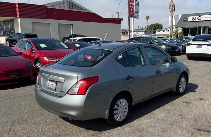 
								2012 Nissan versa full									