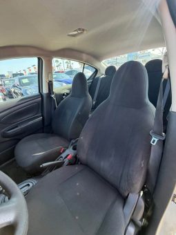 
										2012 Nissan versa full									