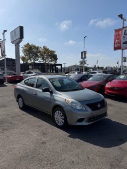 
										2012 Nissan versa full									