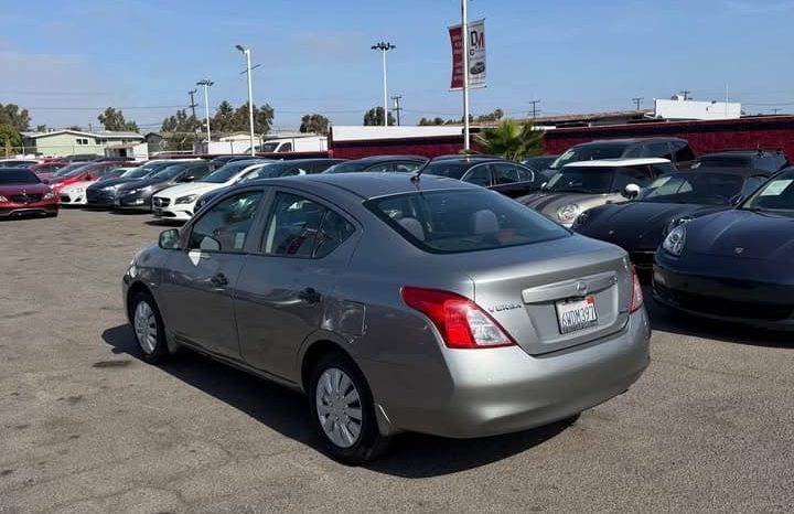 
								2012 Nissan versa full									