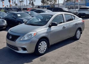 2012 Nissan versa