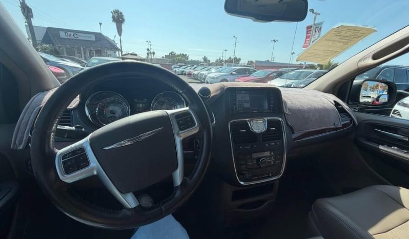 
								2012 Chrysler town & country full									