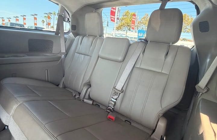 
								2012 Chrysler town & country full									