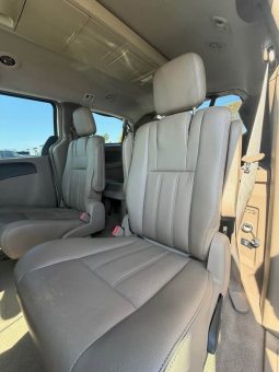 
										2012 Chrysler town & country full									