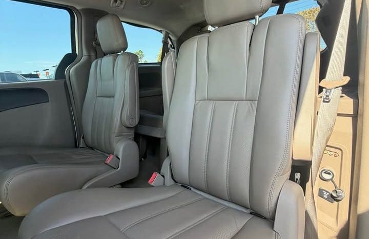 
								2012 Chrysler town & country full									