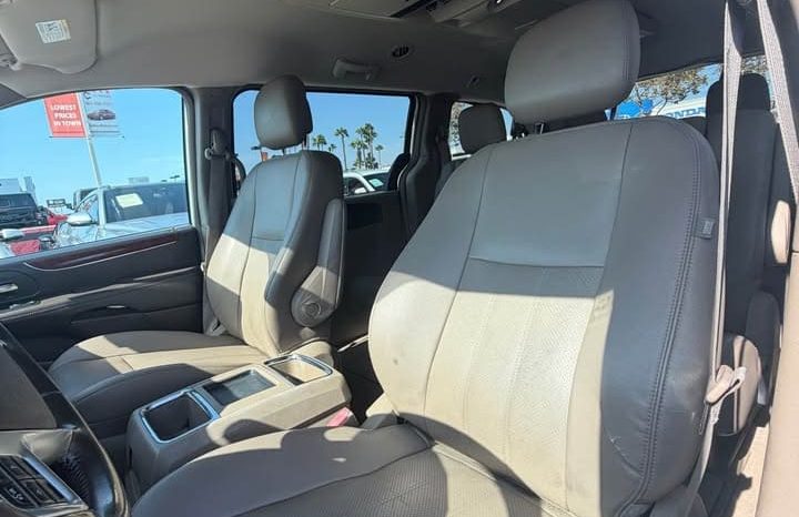 
								2012 Chrysler town & country full									