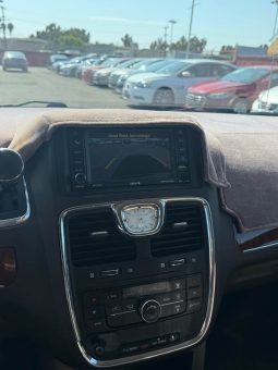 
										2012 Chrysler town & country full									