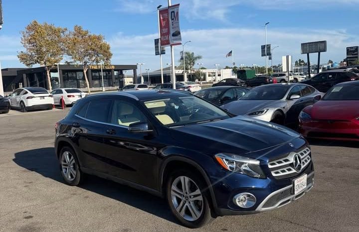 
								2018 Mercedes-Benz GLA 250 Sport Utility 4D full									