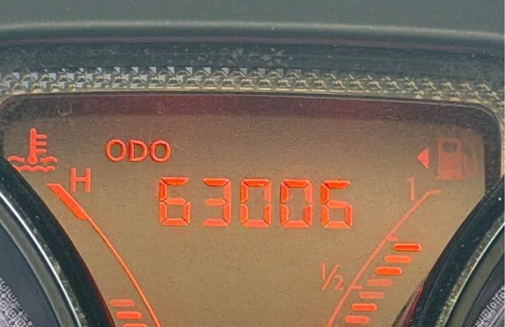 
								2013 Nissan versa full									