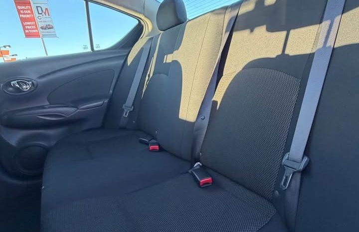 
								2013 Nissan versa full									