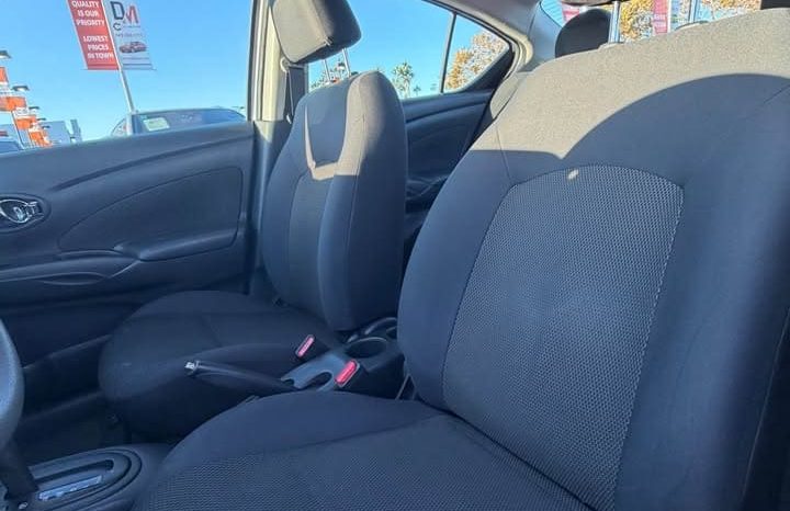 
								2013 Nissan versa full									