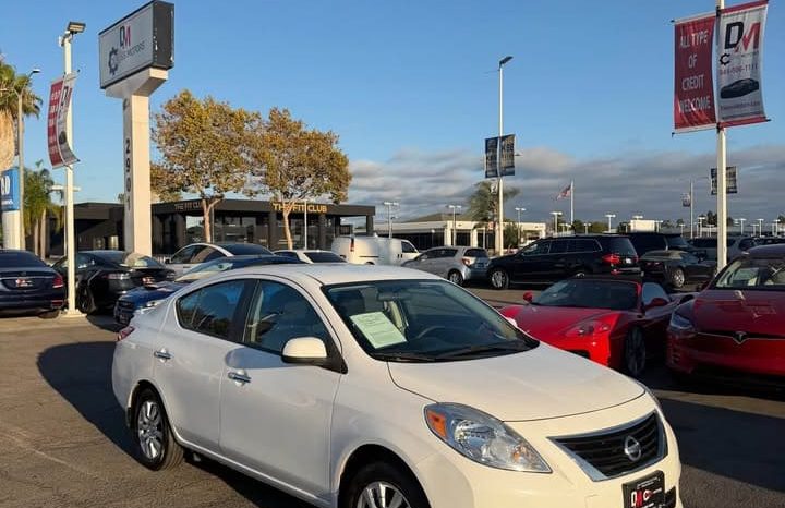 
								2013 Nissan versa full									