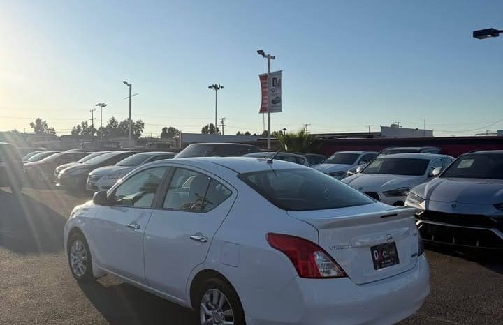 
								2013 Nissan versa full									