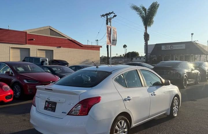 
								2013 Nissan versa full									