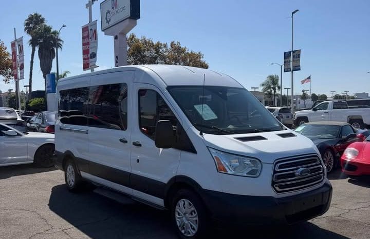 
								2018 Ford transit 350 passenger van XLT w/Medium Roof Van 3D full									