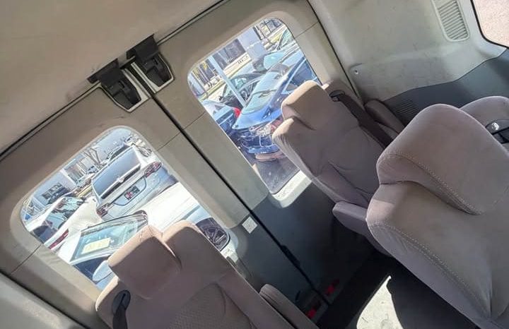 
								2018 Ford transit 350 passenger van XLT w/Medium Roof Van 3D full									