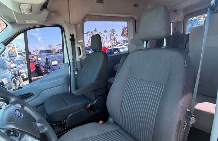
								2018 Ford transit 350 passenger van XLT w/Medium Roof Van 3D full									