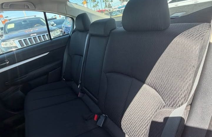 
								2011 Subaru legacy full									