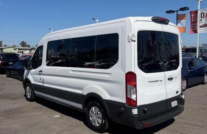 
								2018 Ford transit 350 passenger van XLT w/Medium Roof Van 3D full									
