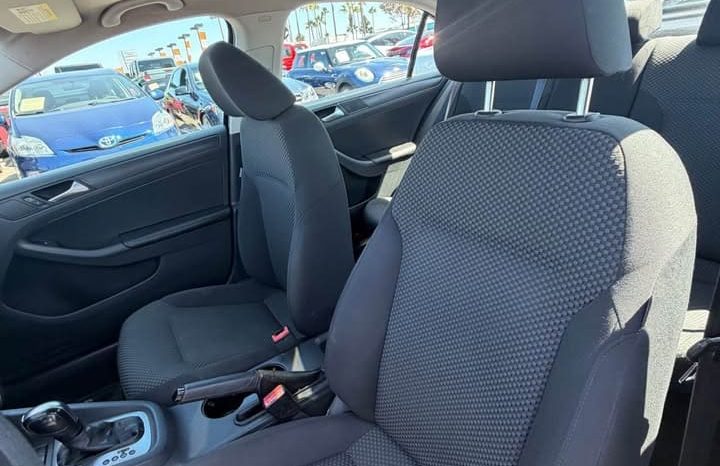 
								2013 Volkswagen jetta full									