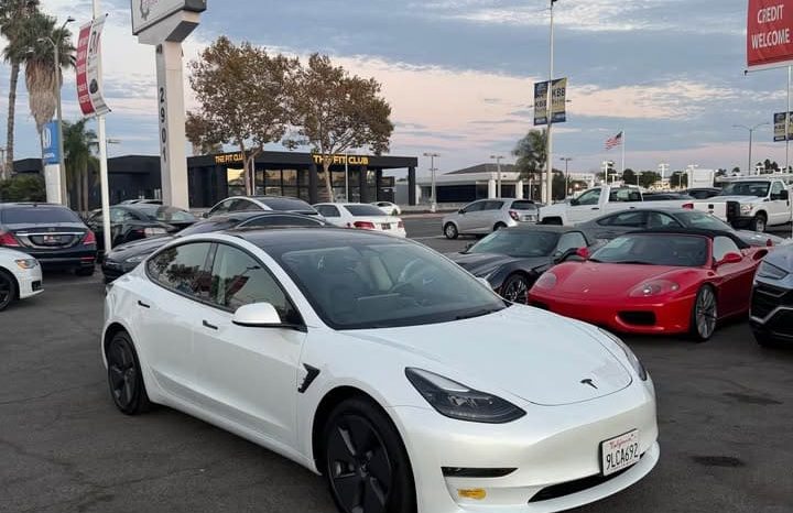 
								2023 Tesla model 3 Standard Range Sedan 4D full									