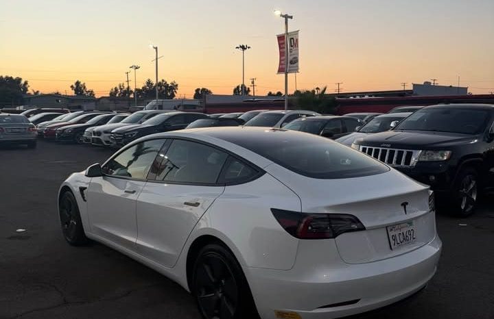 
								2023 Tesla model 3 Standard Range Sedan 4D full									
