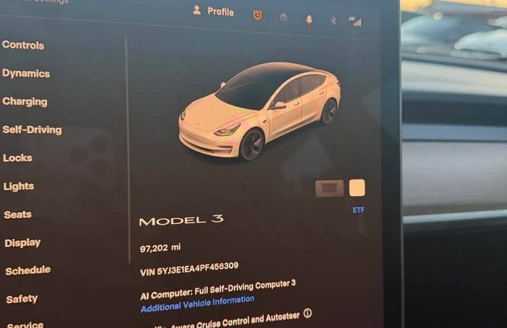 
								2023 Tesla model 3 Standard Range Sedan 4D full									