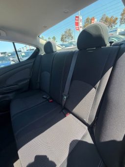 
										2015 Nissan versa full									