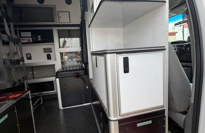 
								2009 Ford econoline e350 cargo full									