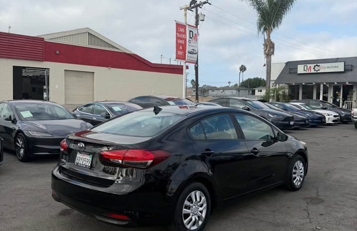 
								2018 Kia forte LX Sedan 4D full									