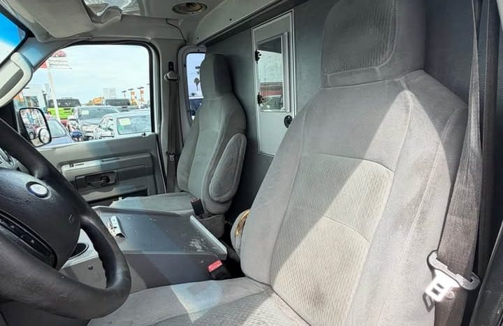 
								2009 Ford econoline e350 cargo full									
