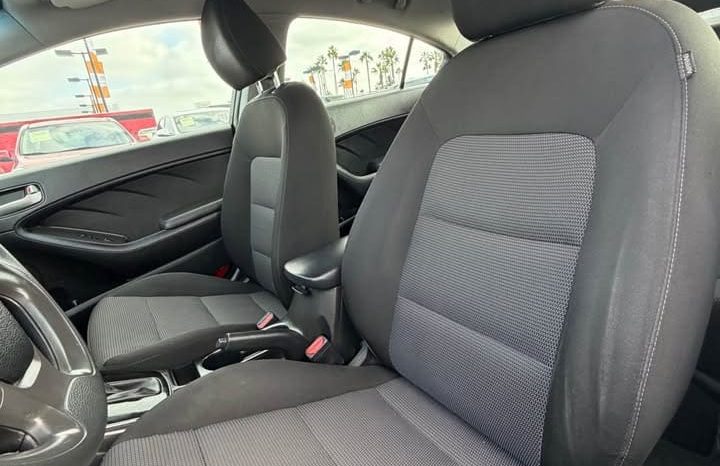 
								2018 Kia forte LX Sedan 4D full									