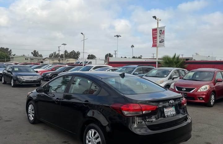 
								2018 Kia forte LX Sedan 4D full									