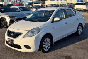 2013 Nissan versa