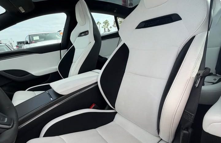 
								2024 Tesla model s Plaid Sedan 4D full									