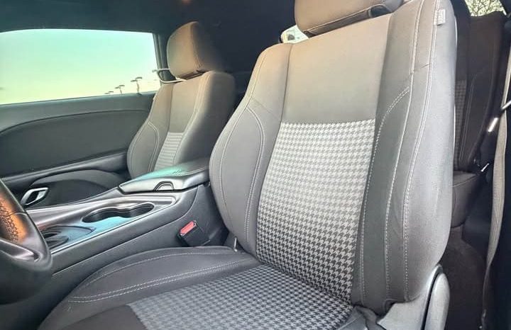 
								2018 Dodge challenger SXT full									