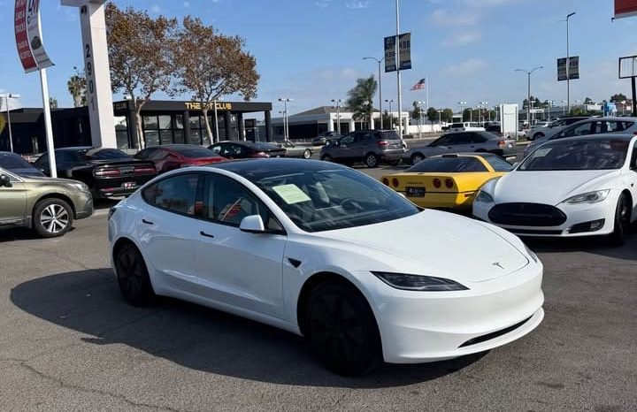 
								2025 Tesla model 3 Long Range Sedan 4D full									