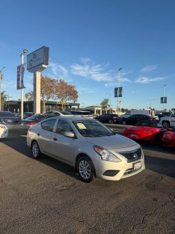 
										2017 Nissan versa full									