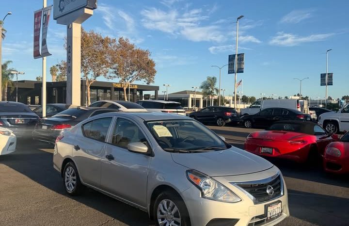 
								2017 Nissan versa full									