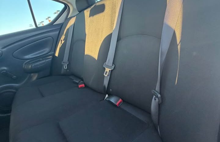 
								2017 Nissan versa full									