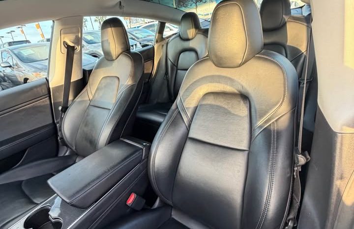 
								2019 Tesla model 3 Standard Range Plus Sedan 4D full									