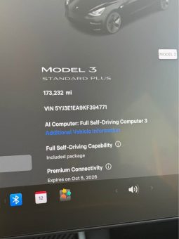 
										2019 Tesla model 3 Standard Range Plus Sedan 4D full									