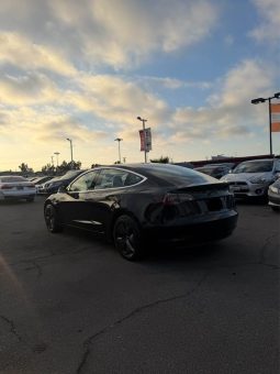 
										2019 Tesla model 3 Standard Range Plus Sedan 4D full									