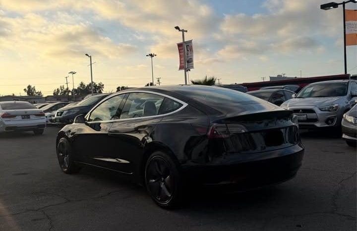 
								2019 Tesla model 3 Standard Range Plus Sedan 4D full									