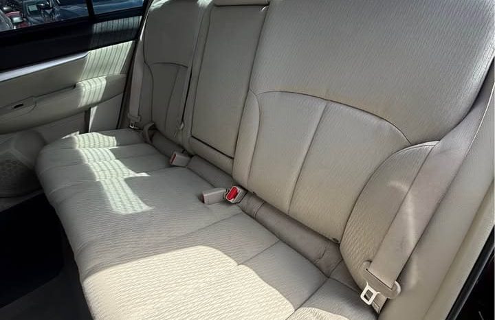 
								2011 Subaru legacy full									