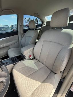 
										2011 Subaru legacy full									