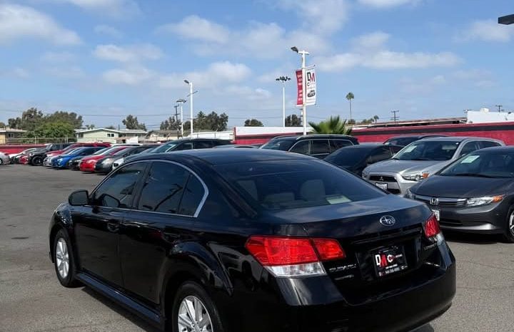 
								2011 Subaru legacy full									