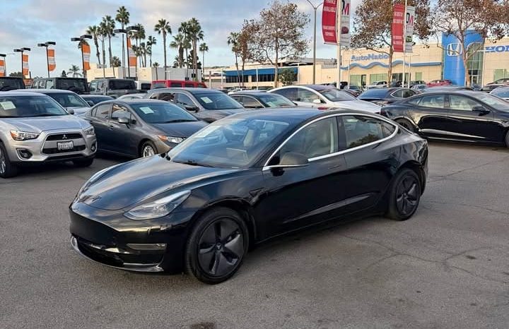 
								2019 Tesla model 3 Standard Range Plus Sedan 4D full									