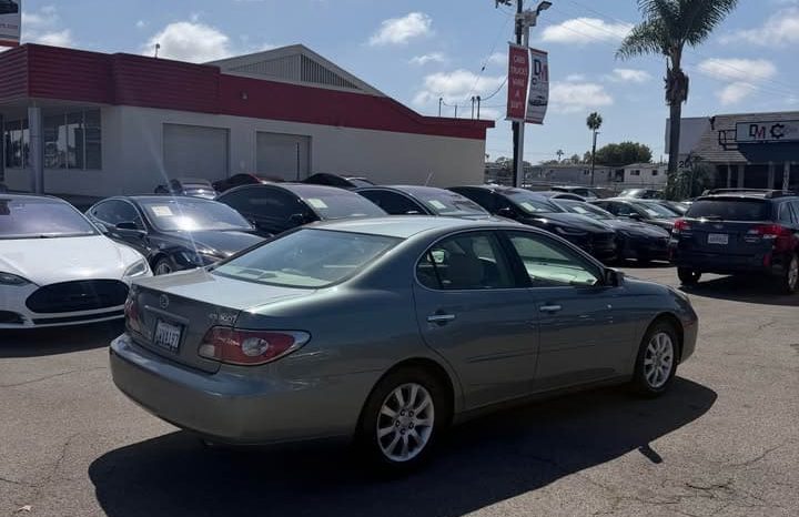 
								2002 Lexus ES 300 Sedan 4D full									